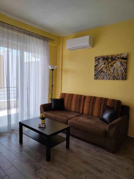 Poolview Apartment Ofrínion Exterior foto