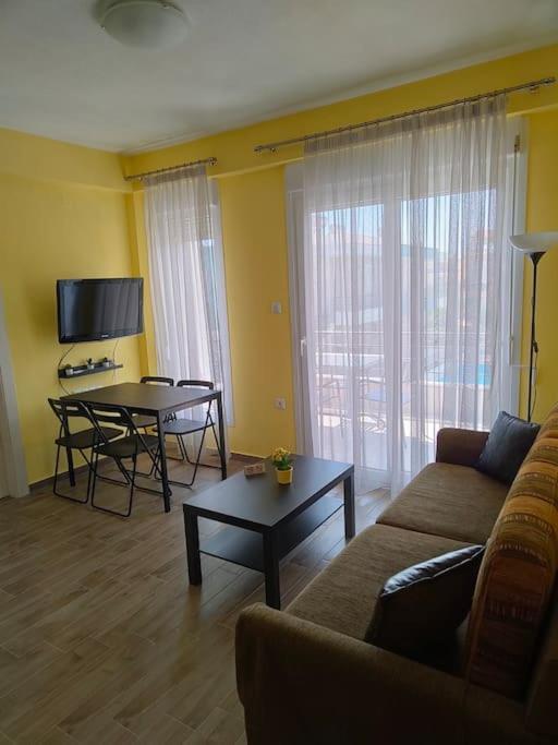 Poolview Apartment Ofrínion Exterior foto
