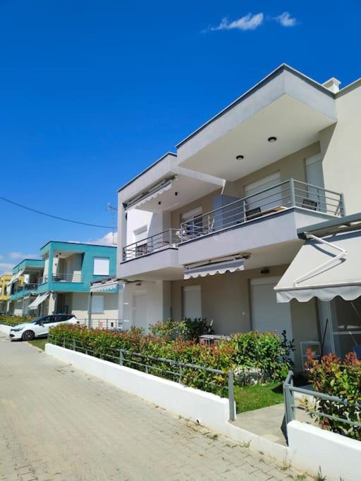 Poolview Apartment Ofrínion Exterior foto